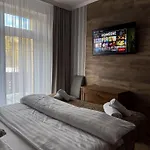 Penzion Vzhůru Nohama 3*