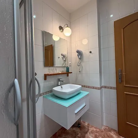 Vzhuru Nohama 3*